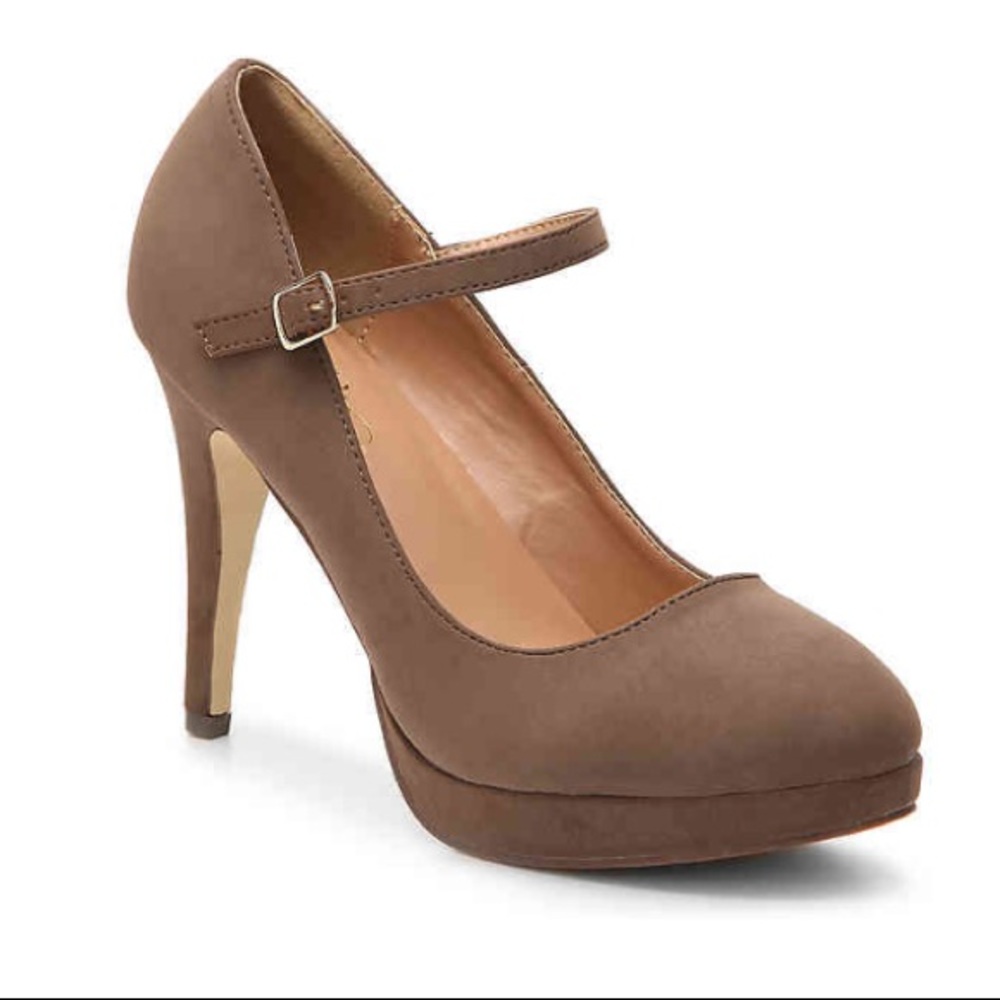 Tan suede Mary Jane pumps